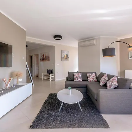 Awesome In Beloci Apartman *